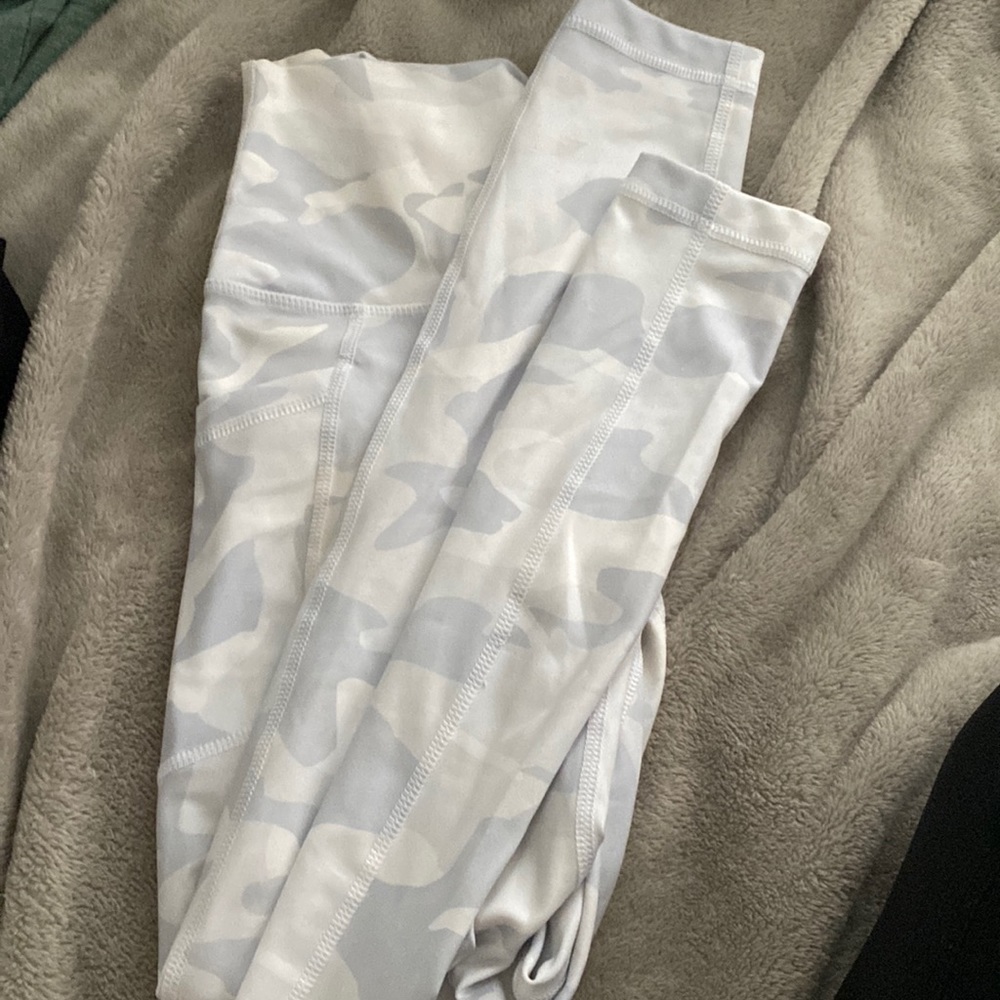White camo leggings small